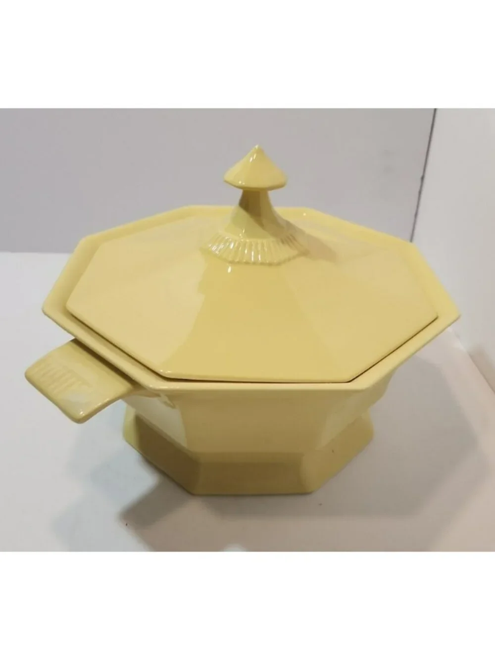 Vtg Independence Ironstone Daffodil Yellow Covered Serving Bowl/Casserole